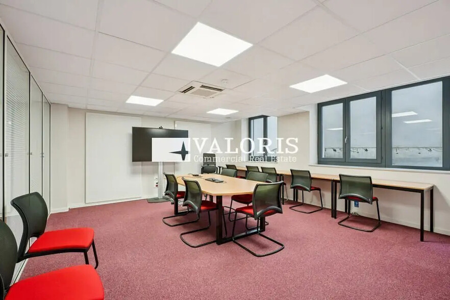Office in Lyon for sale - Building Photo - Image 2 of 12