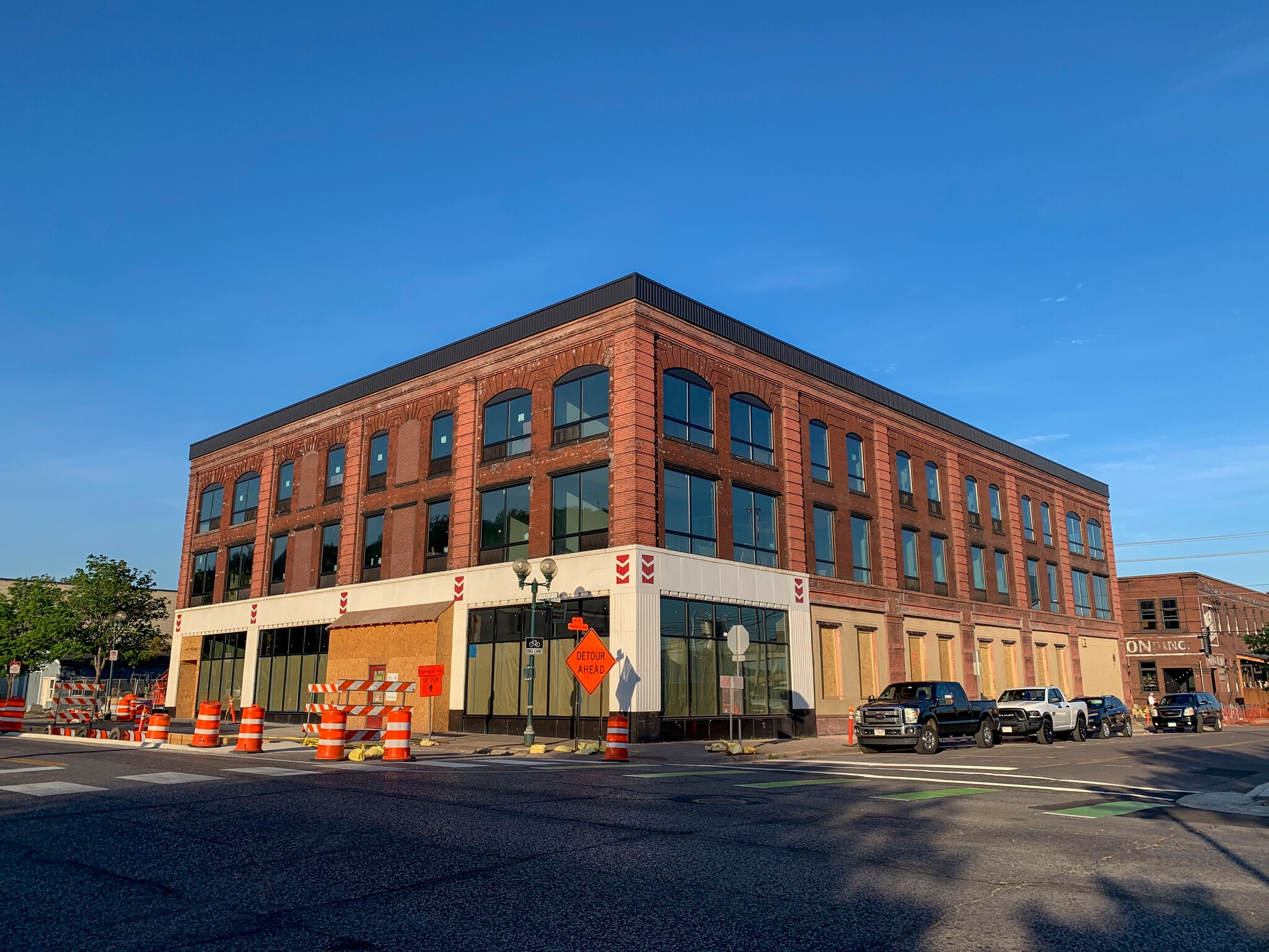 1832 W Superior St, Duluth, MN for lease Primary Photo- Image 1 of 8