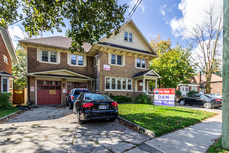 133 Albert St, Waterloo, ON for sale - Primary Photo - Image 1 of 31
