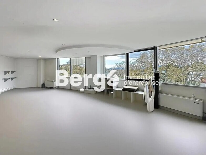 Office in Le Cannet for sale - Building Photo - Image 1 of 4