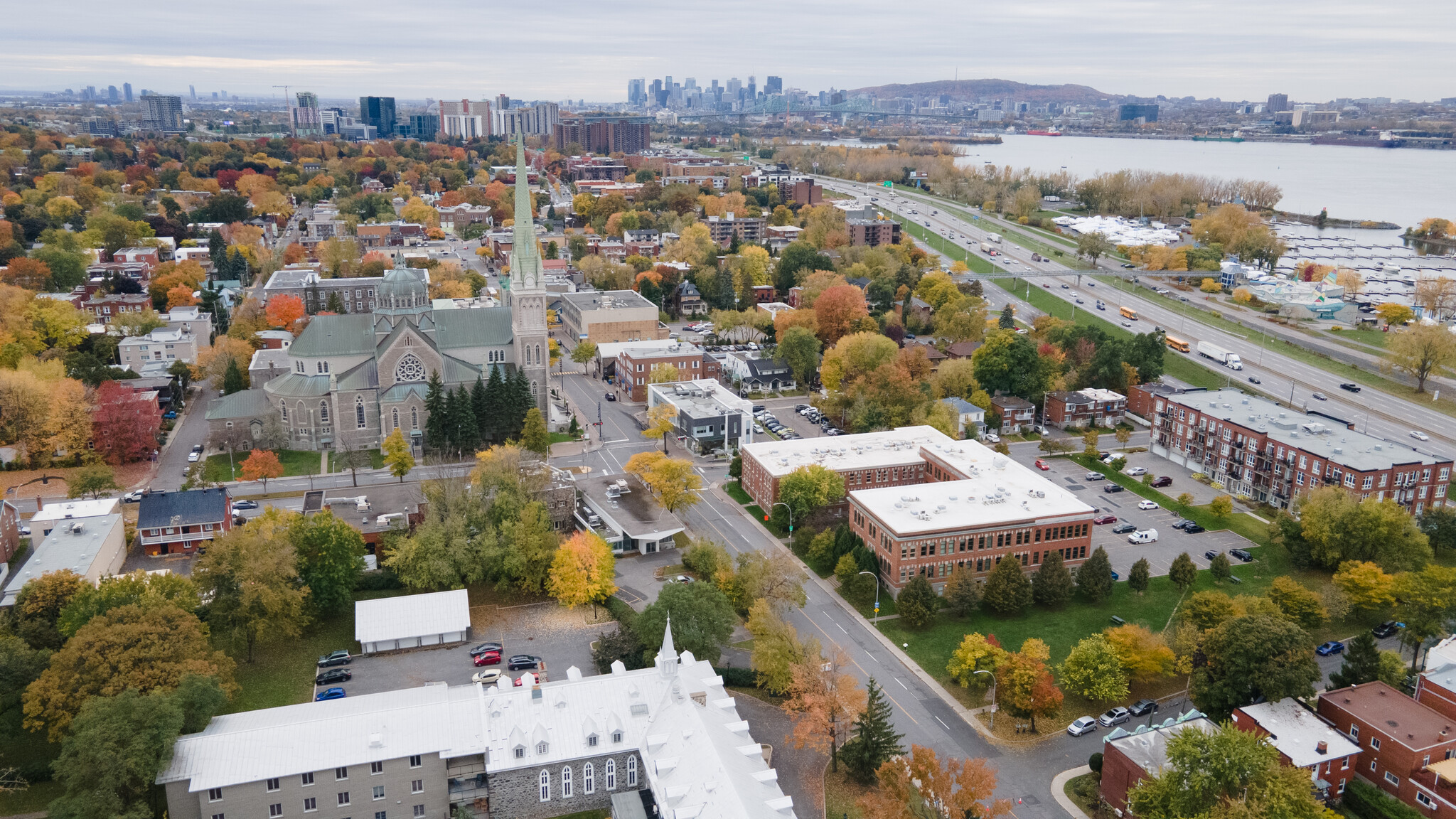 4 Rue Saint-Charles E, Longueuil, QC for lease Building Photo- Image 1 of 20