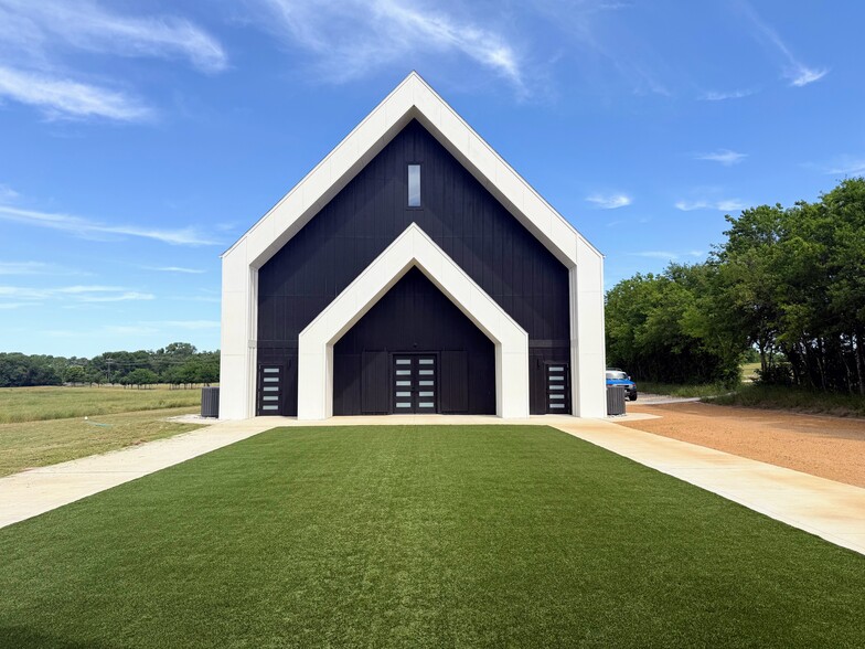 Wedding Venue+Land+Custom Home (Celina) portfolio of 2 properties for sale on LoopNet.com - Building Photo - Image 1 of 49