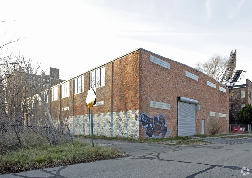 38-60 Hendrie St, Detroit, MI for sale - Building Photo - Image 2 of 3