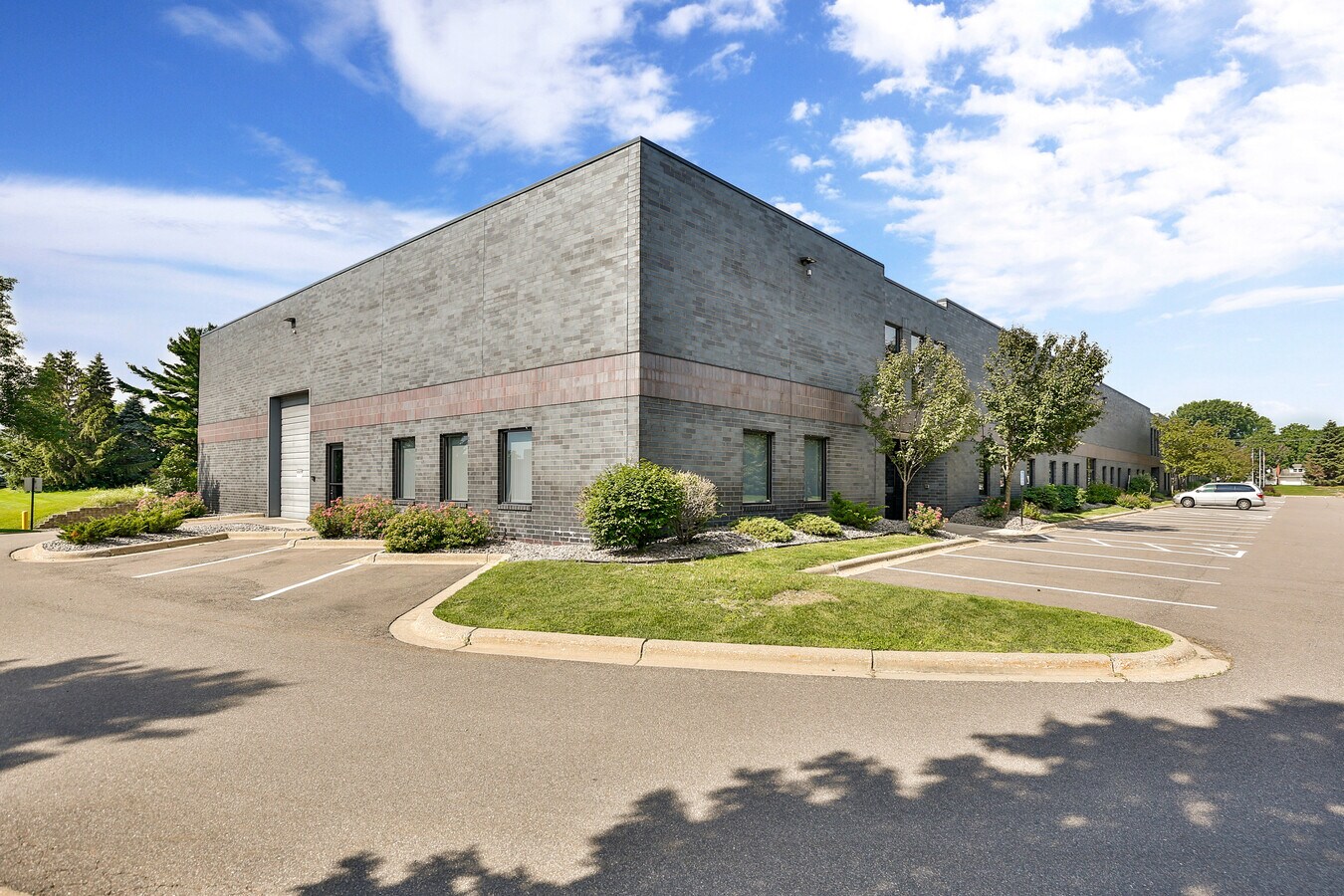 711 5th St SW, New Brighton, MN 55112 Lakeview Business Campus II