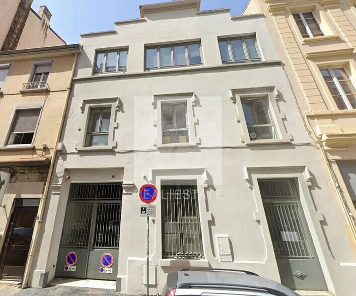 Office in Lyon for lease - Building Photo - Image 1 of 9