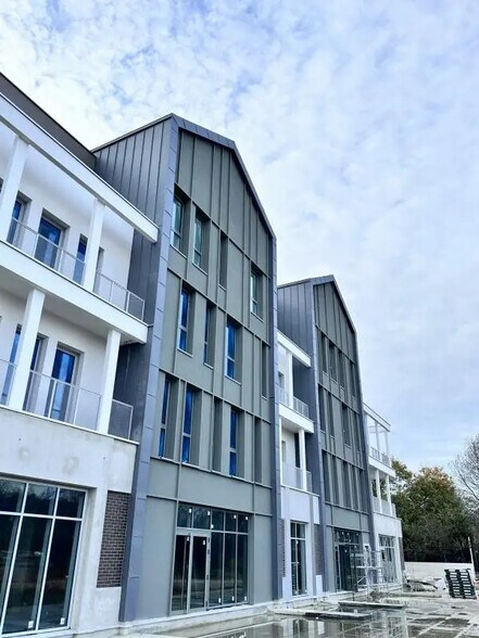 Retail in Serris for lease - Building Photo - Image 2 of 14