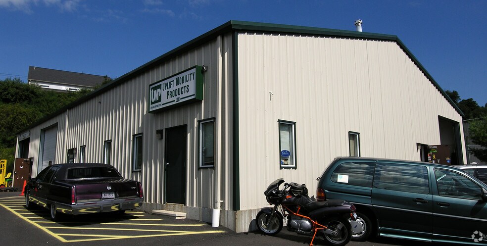 42 Crestway, Hamden, CT for lease - Primary Photo - Image 1 of 19