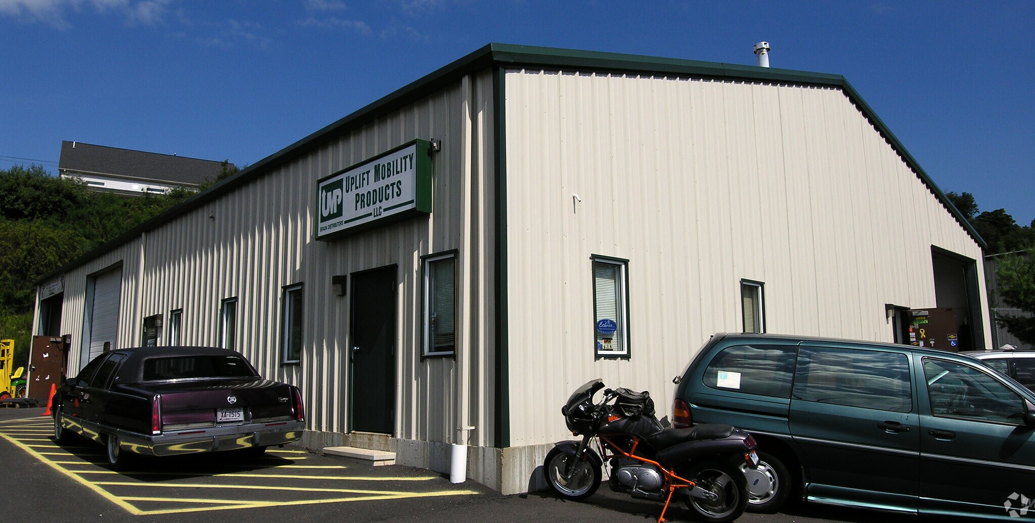 42 Crestway, Hamden, CT for lease Primary Photo- Image 1 of 20