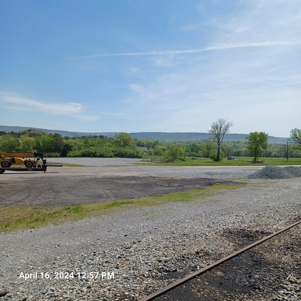 51-87 Newsome Gap rd, Rising Fawn, GA for lease - Primary Photo - Image 2 of 8