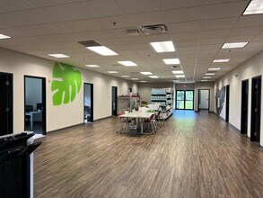 212 SE 34th St, Bentonville, AR for lease Interior Photo- Image 2 of 7
