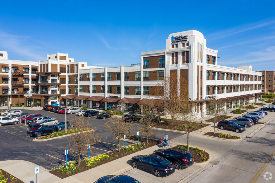 611 Veterans Ave, West Bend, WI for lease - Primary Photo - Image 1 of 11