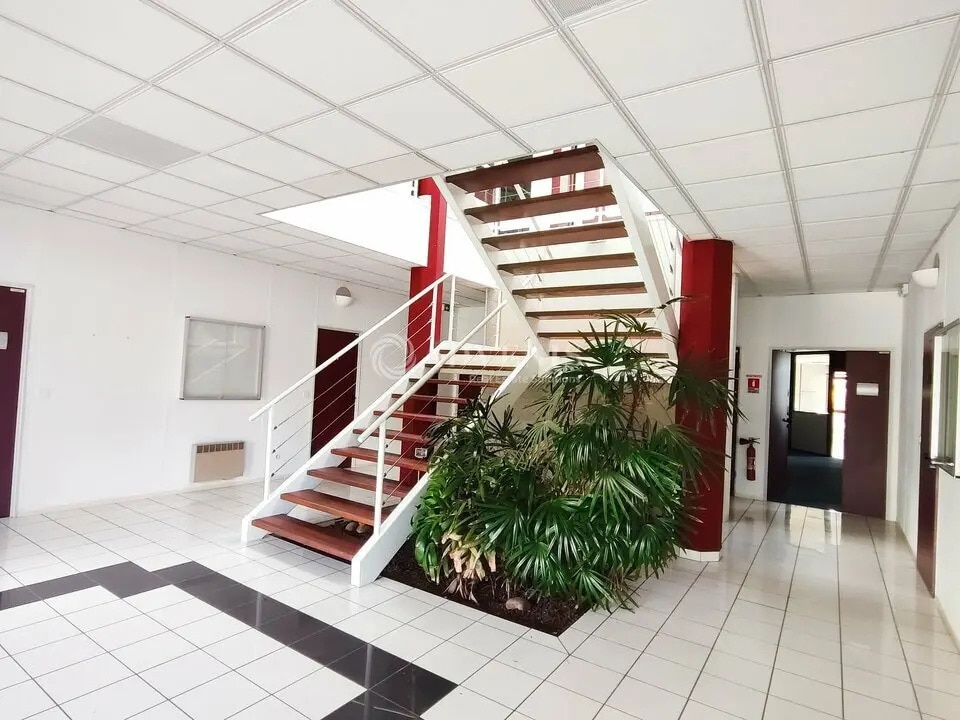 Office in Montpellier for lease Lobby- Image 1 of 8