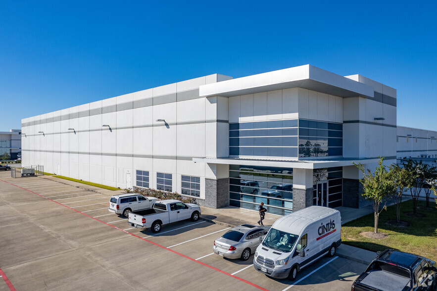 8401 Fallbrook Dr, Houston, TX for lease - Building Photo - Image 2 of 4