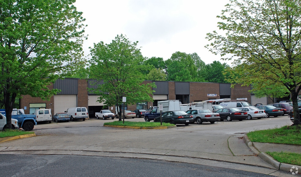 7901-7903 Hill Park Ct, Lorton, VA for lease - Primary Photo - Image 1 of 3
