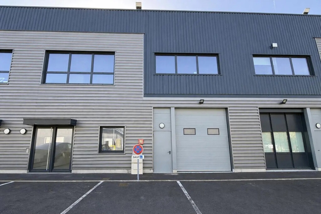 Location Local d'activités 360 m² à 765 m² - Photo 1