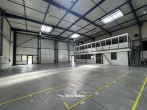 Flex in Saint-Priest for lease Interior Photo- Image 1 of 13