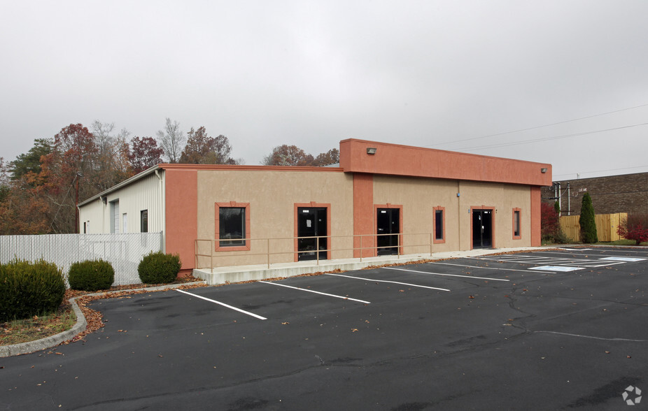 2400 N John B. Dennis Hwy, Kingsport, TN for sale - Primary Photo - Image 1 of 1