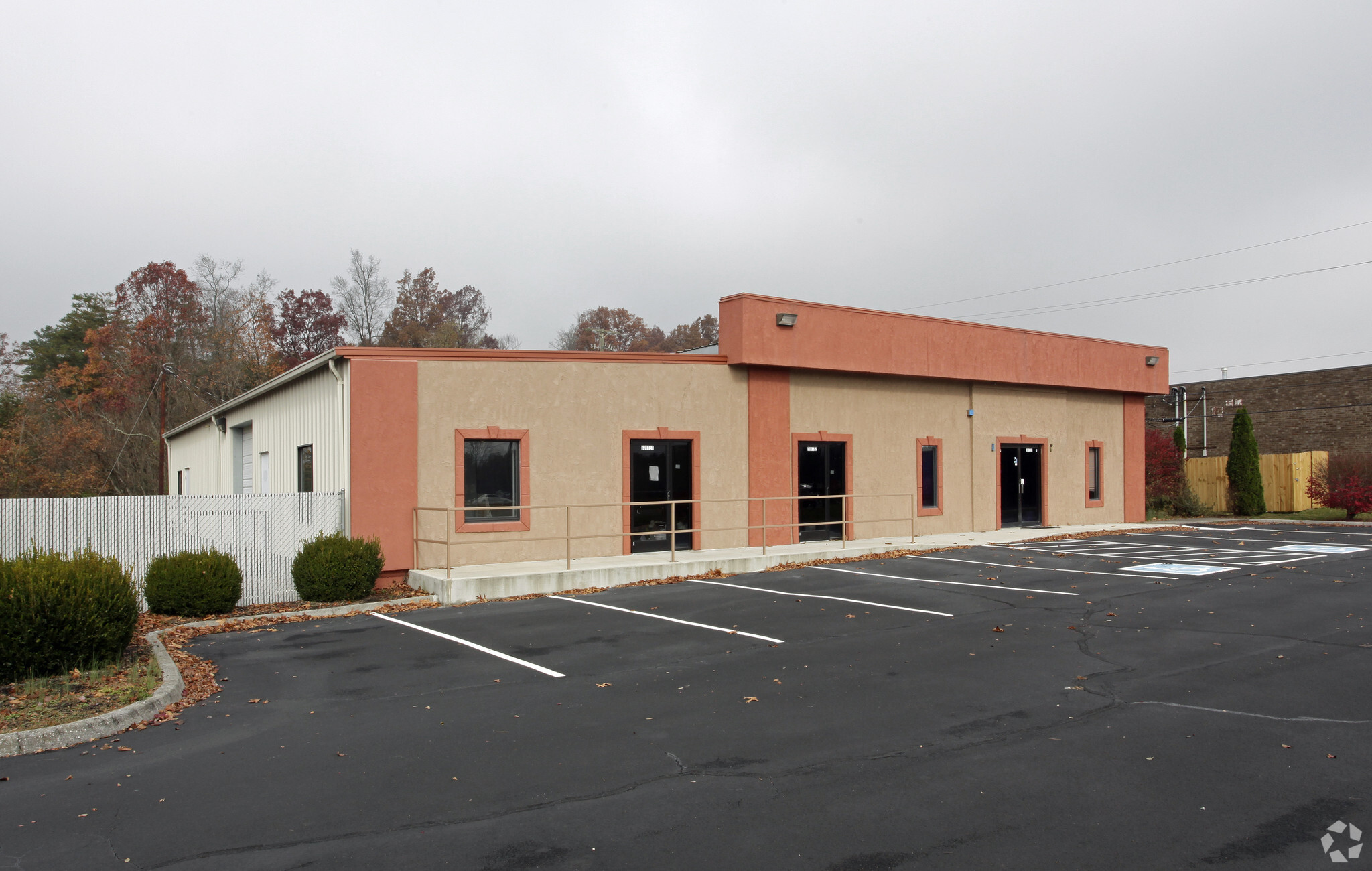 2400 N John B. Dennis Hwy, Kingsport, TN for sale Primary Photo- Image 1 of 1