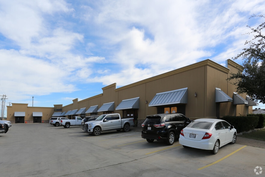 6425 Polaris Dr, Laredo, TX for sale - Primary Photo - Image 1 of 1