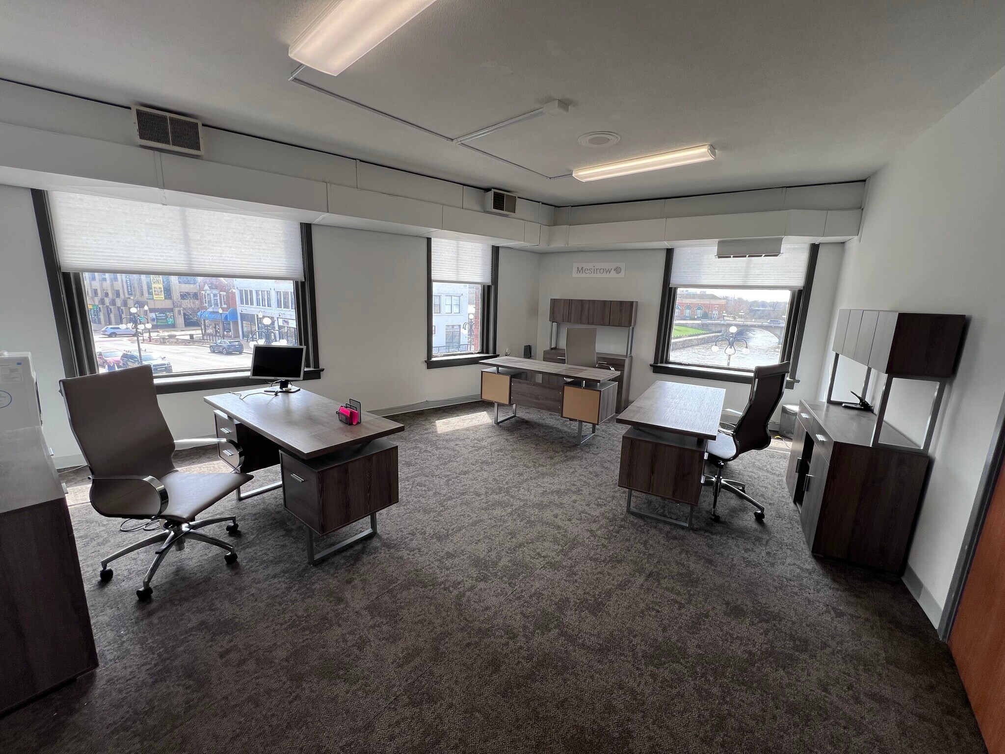 31 W Downer Pl, Aurora, IL for lease Interior Photo- Image 1 of 2