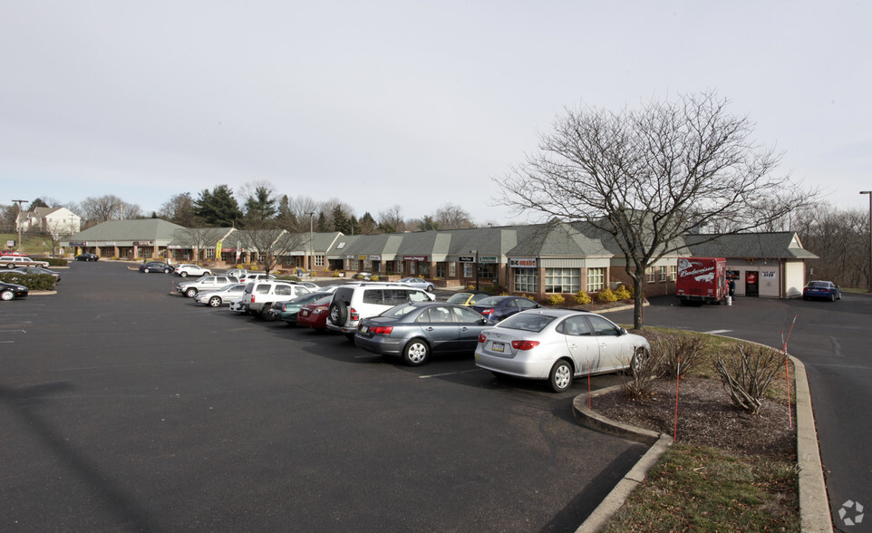 295 Buck Rd, Holland, PA for lease - Primary Photo - Image 1 of 8