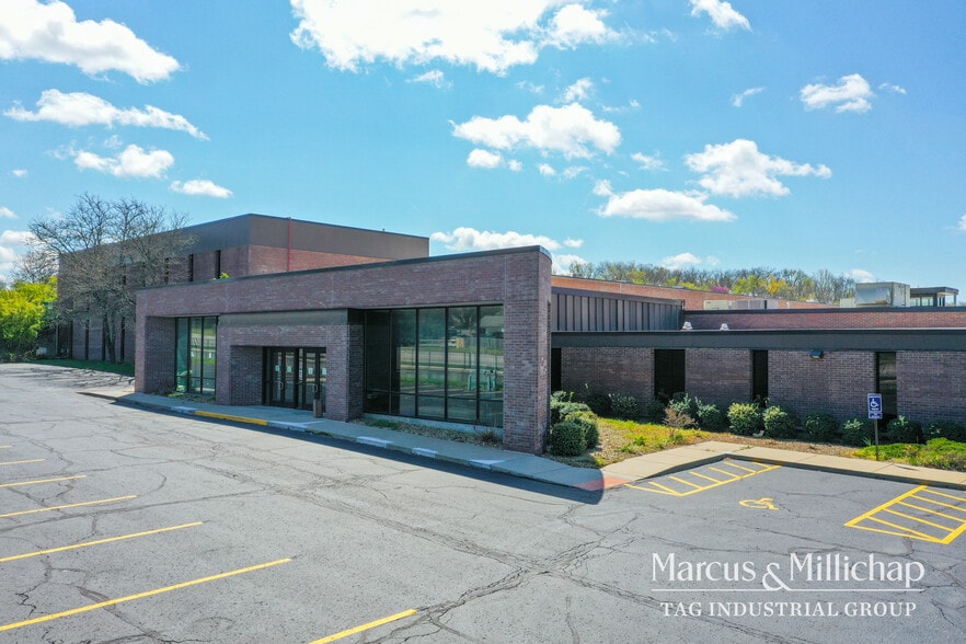 3231 SE 6th Ave, Topeka, KS for sale - Building Photo - Image 1 of 1