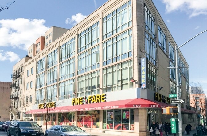 950 Westchester Ave, Bronx, NY for sale - Building Photo - Image 1 of 1