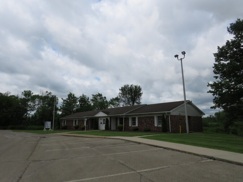 450 Hillcrest Ave, Grove City, PA for sale - Building Photo - Image 2 of 2