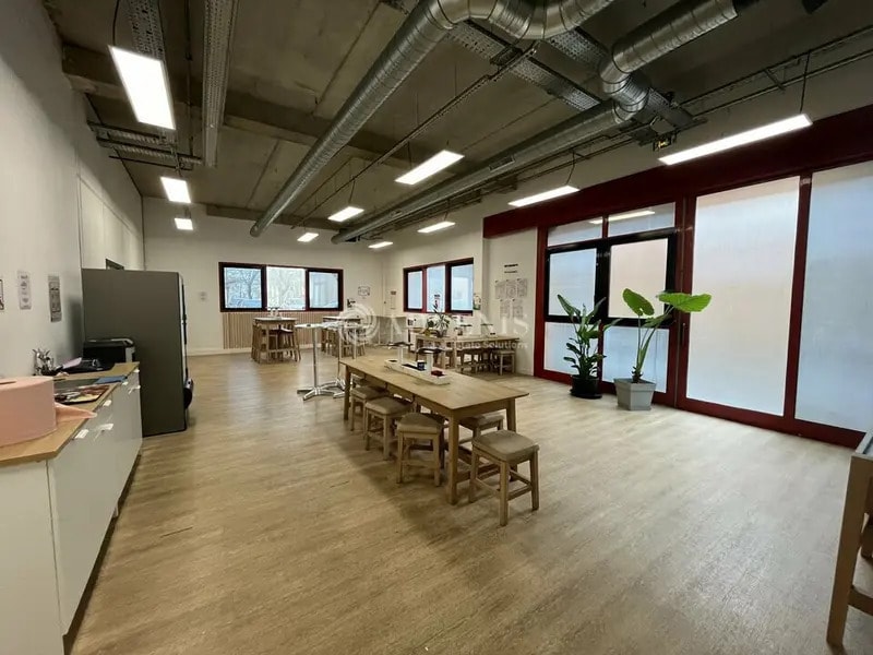 Location Bureaux 720 m² - Photo 1