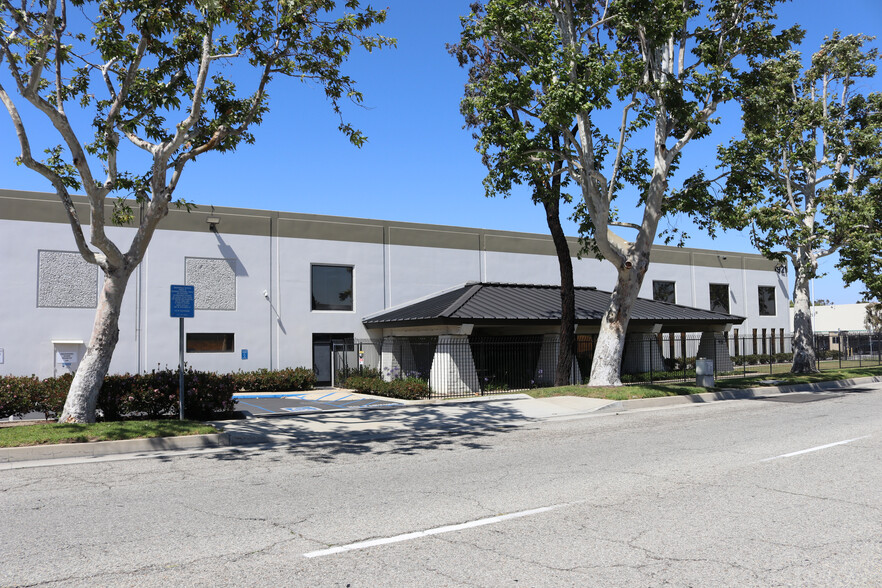 921 W Artesia Blvd, Compton, CA for lease - Building Photo - Image 2 of 4