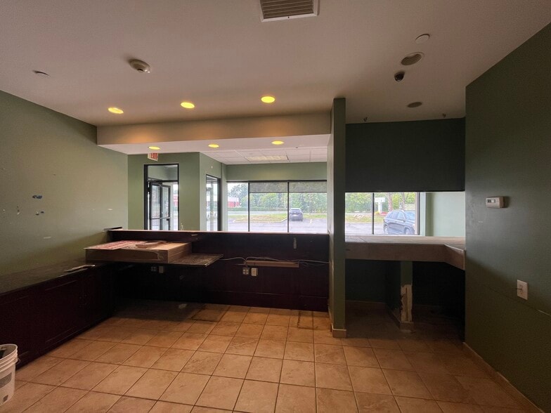 601 Veterans Memorial Hwy, Hauppauge, NY for lease - Building Photo - Image 3 of 9