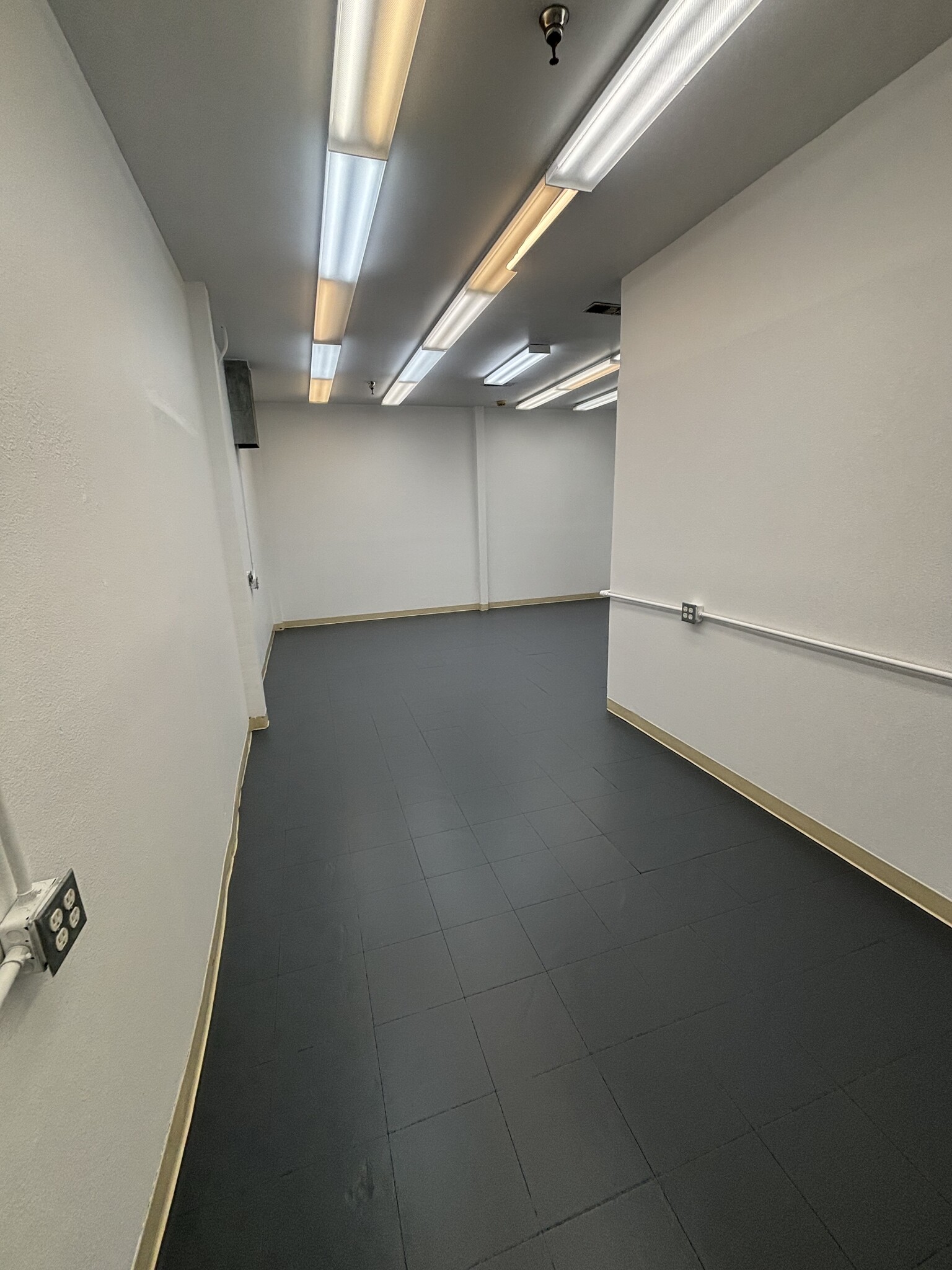 23520 Telo Ave, Torrance, CA for lease Interior Photo- Image 1 of 11