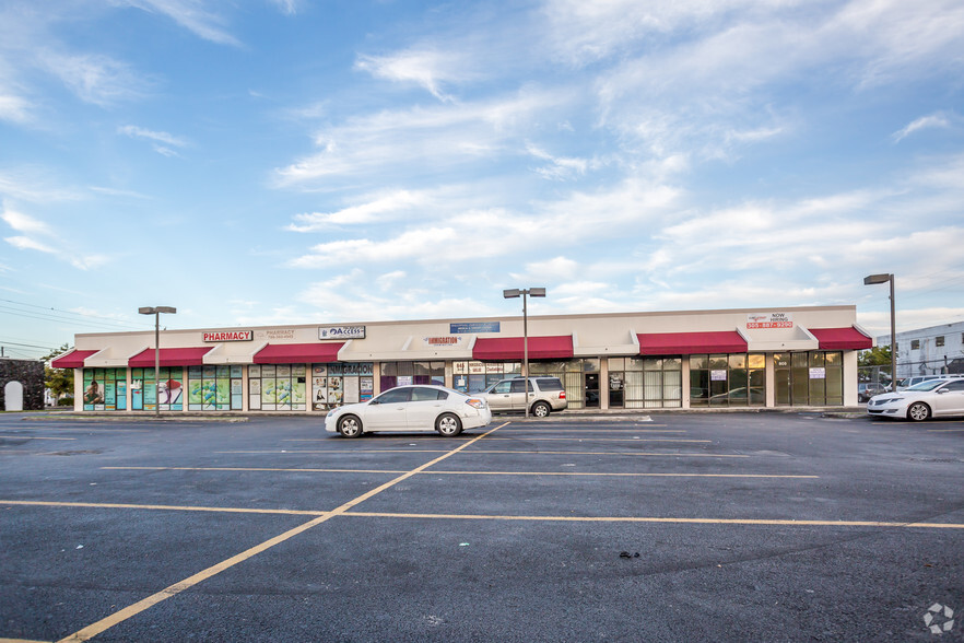 805-899 E 10th Ave, Hialeah, FL for lease - Building Photo - Image 3 of 4