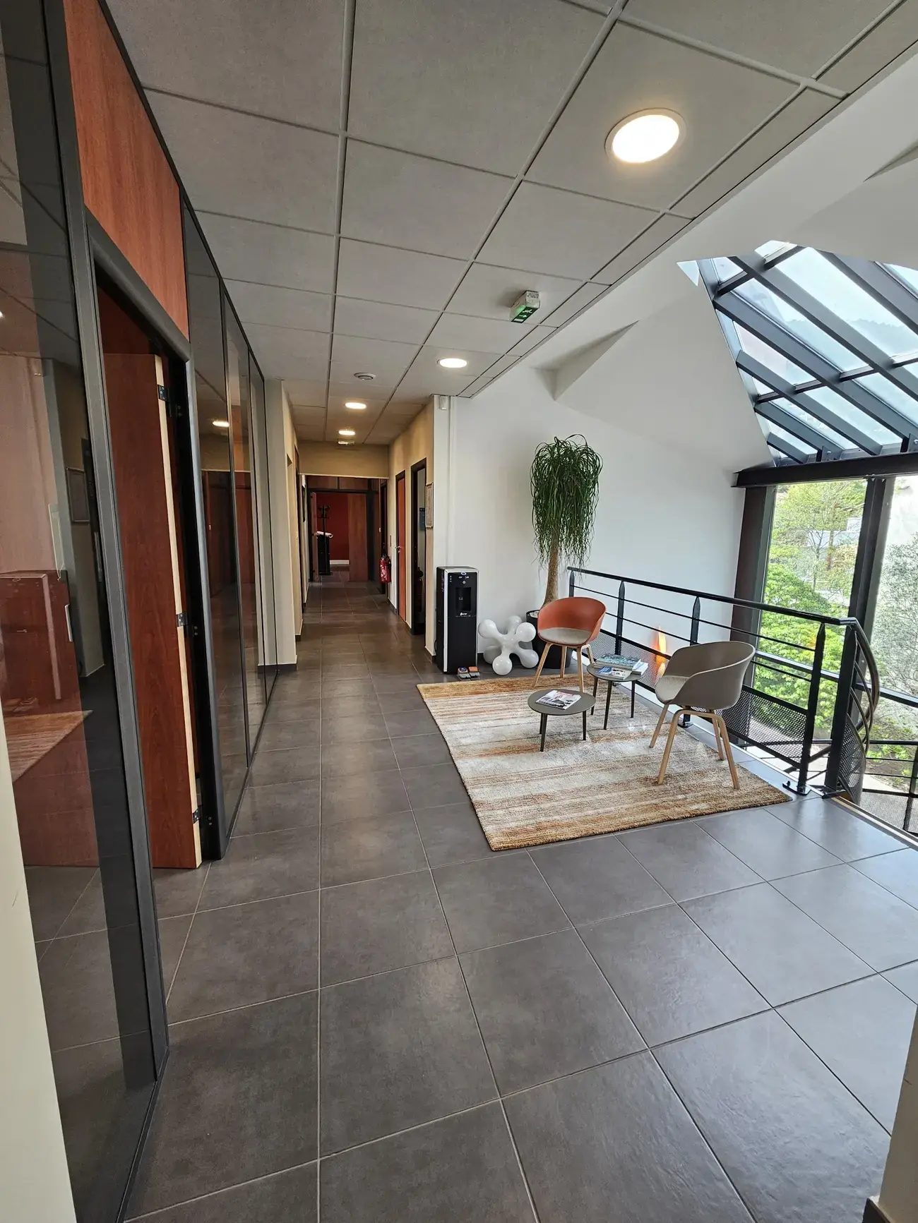 Office in Solliès-Ville for lease Interior Photo- Image 1 of 2