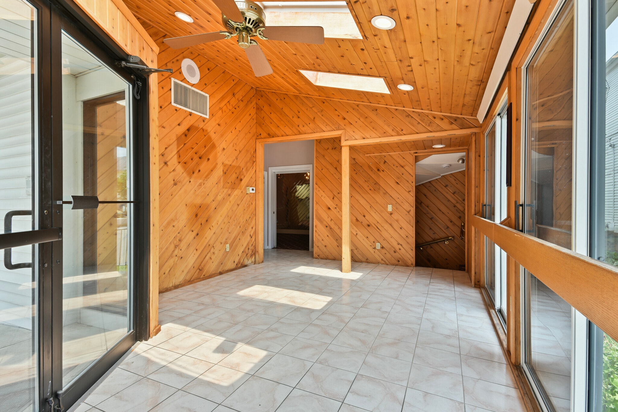 684 Park Ave, Cranston, RI for lease Interior Photo- Image 1 of 22