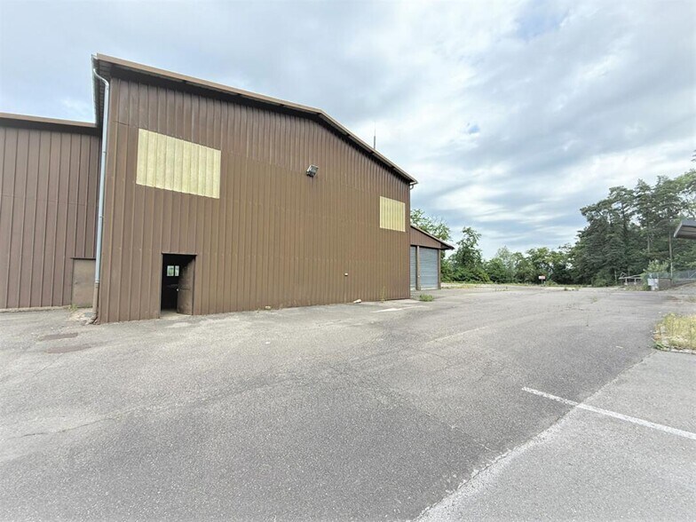 Flex in Besancon for sale - Building Photo - Image 2 of 18