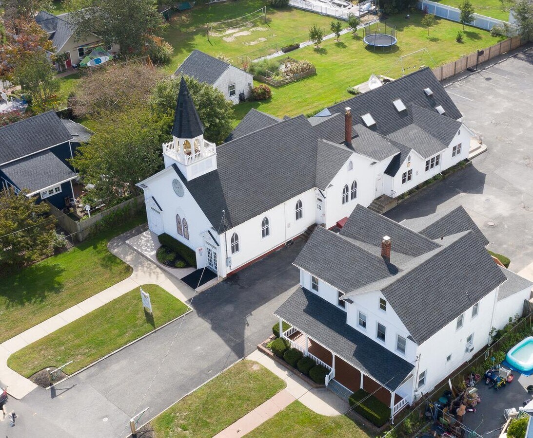 5254 Atlantic Ave, West Sayville, NY 11796