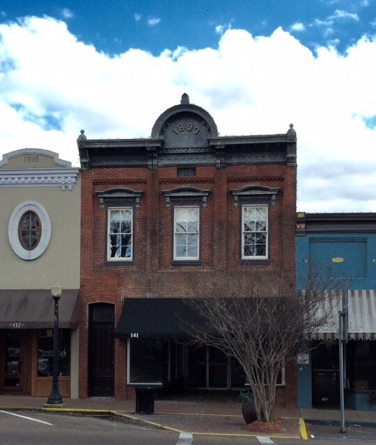 141 W Peace St, Canton, MS 39046