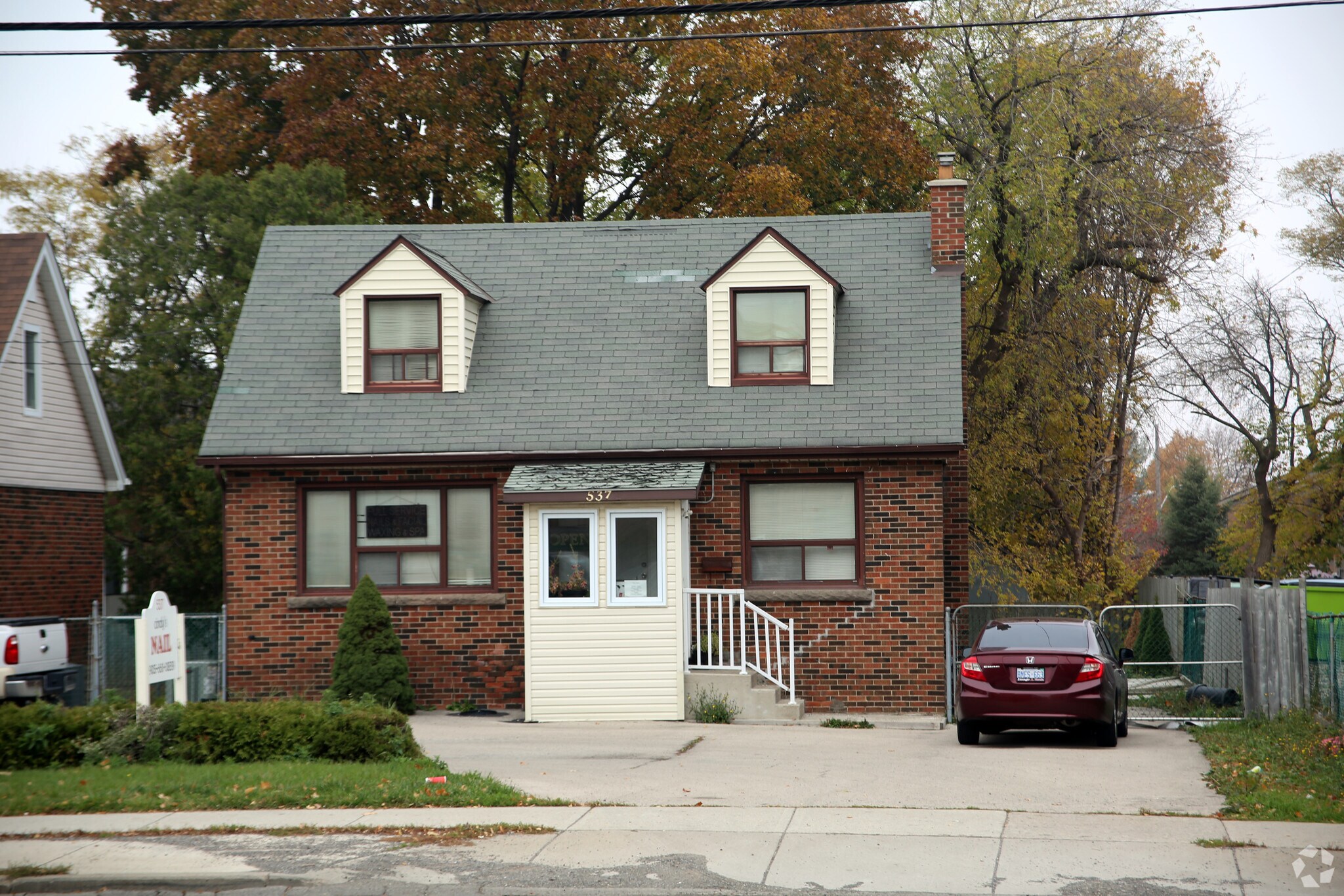 537 Queenston Rd, Hamilton, ON for sale Primary Photo- Image 1 of 1