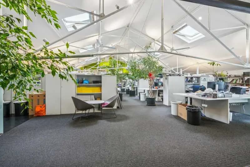 230 Rue Du Faubourg Saint-Antoine, Paris for lease - Building Photo - Image 1 of 11