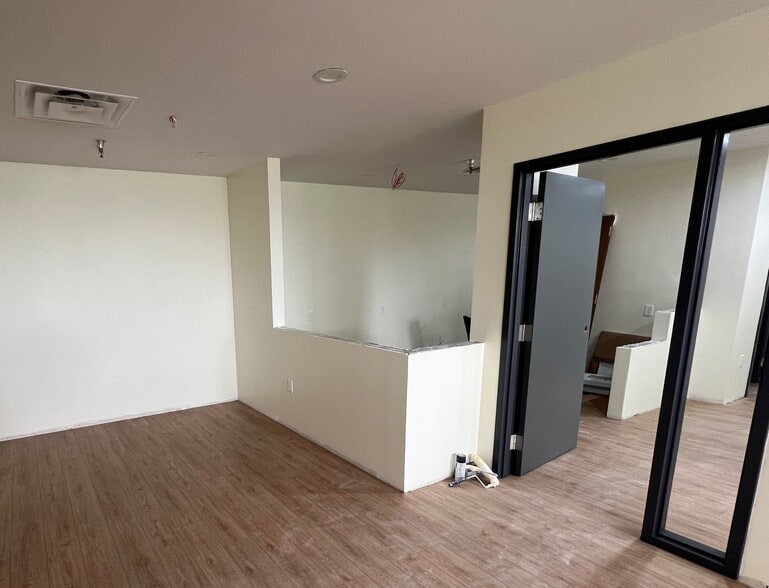 508 Adams St, Fort Worth, TX for lease - Building Photo - Image 2 of 7