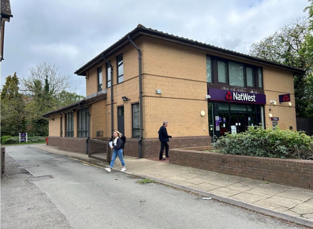 215 Queensway, Milton Keynes for sale Primary Photo- Image 1 of 1