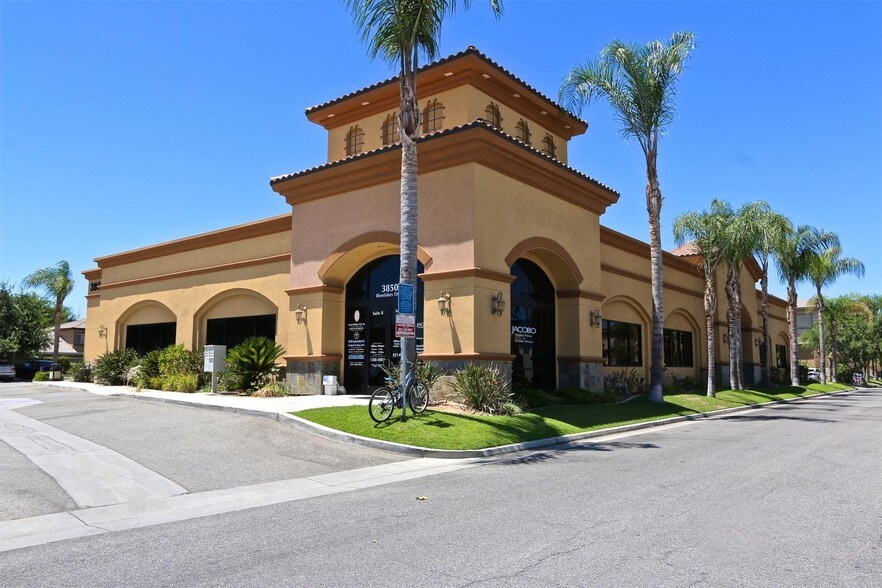 3850 Riverlakes Dr, Bakersfield, CA 93312