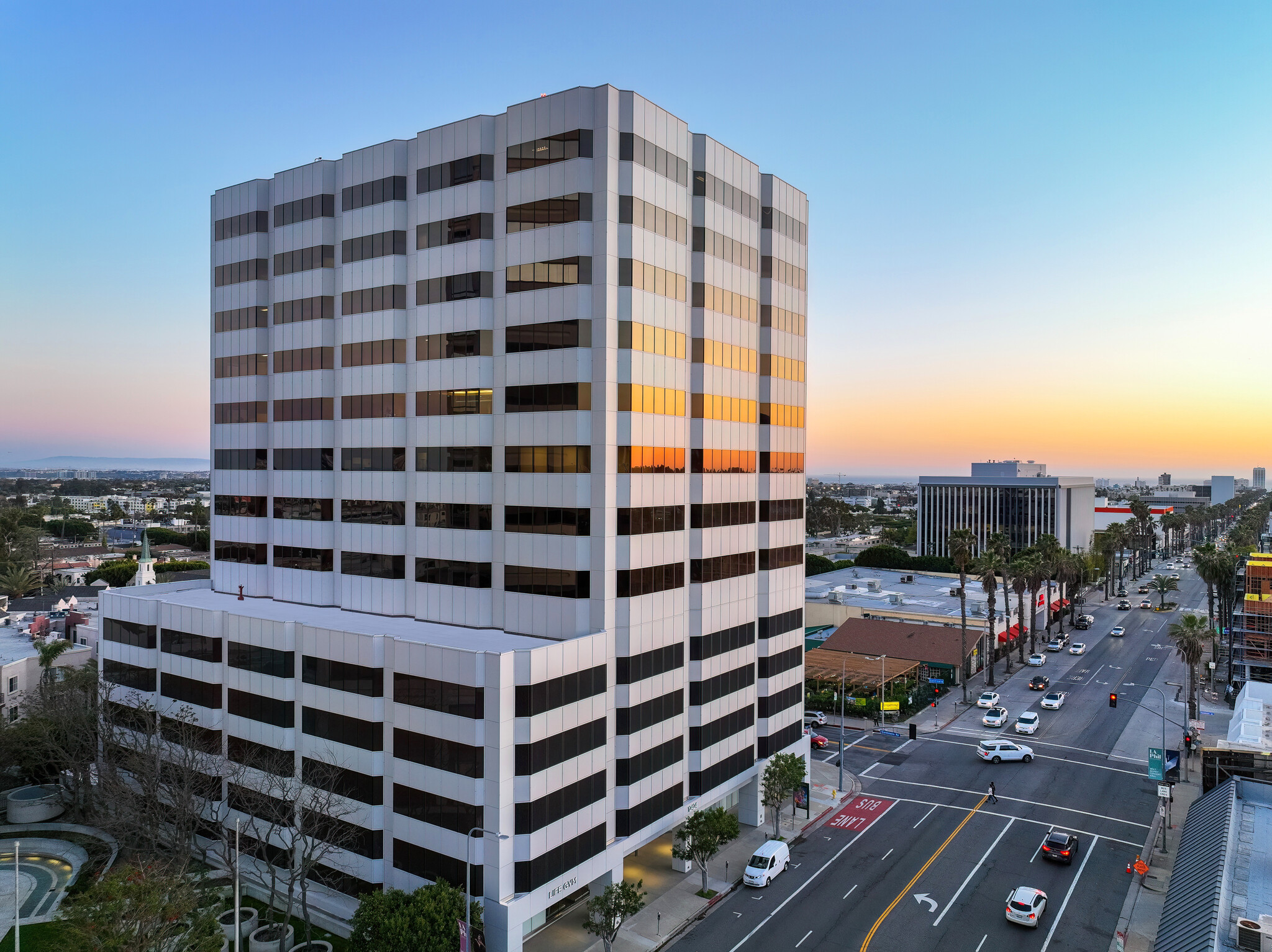 12424 Wilshire Blvd, Los Angeles, CA for lease Building Photo- Image 1 of 29