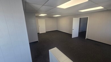 140 Gilbert St, Hopkinsville, KY for lease Interior Photo- Image 2 of 7