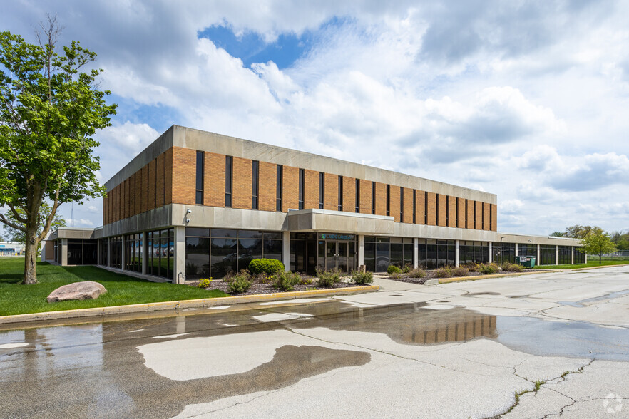 2827 8th Ave S, Fort Dodge, IA for sale - Building Photo - Image 1 of 34