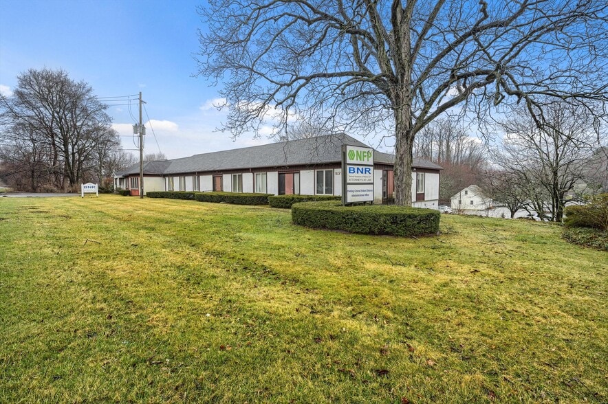 515-527 Route 22, Pawling, NY for lease - Building Photo - Image 3 of 26