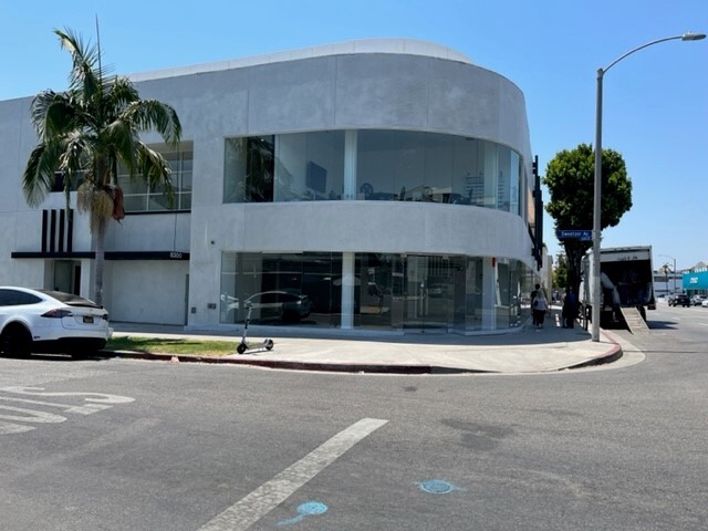 8302 Melrose Ave, Los Angeles, CA for lease - Building Photo - Image 1 of 9