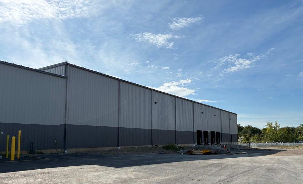 7001 Appletree Ave, Bergen, NY for lease - Building Photo - Image 1 of 12