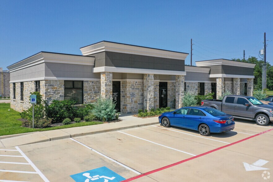 633 E Fernhurst Dr, Katy, TX 77450 Building 2, Ste. 204